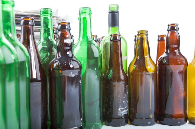 perierga.gr - Γιατί τα μπουκάλια της μπύρας είναι πράσινα ή καφέ και ποτέ διάφανα;