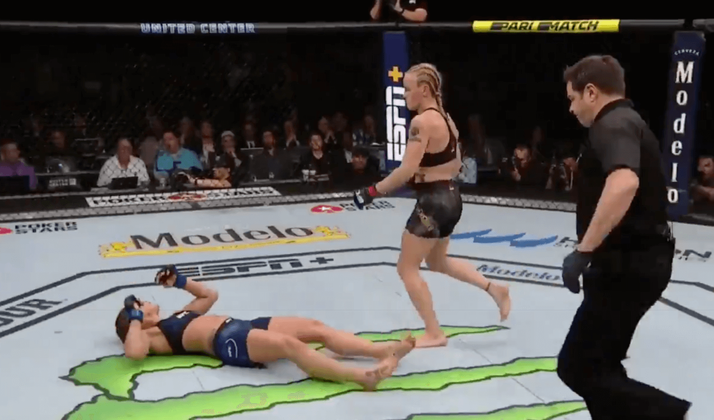 Την έστειλε για… ”ύπνο”: Τρομακτικό νοκ άουτ στο UFC (βίντεο)