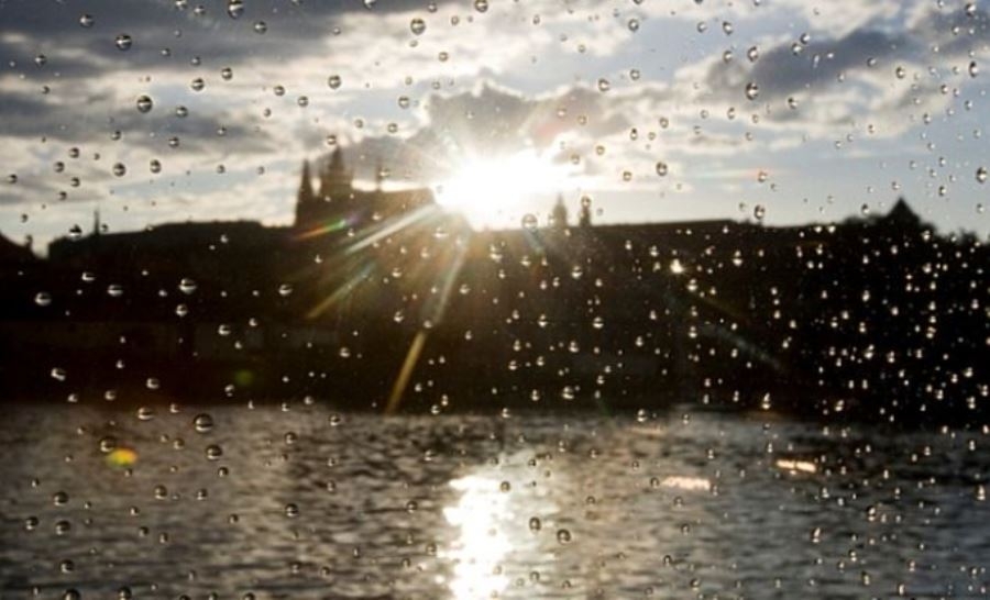 Ζέστη αλλά και βροχές την Τρίτη – Πού θα εκδηλωθούν καταιγίδες – Αναλυτική πρόγνωση