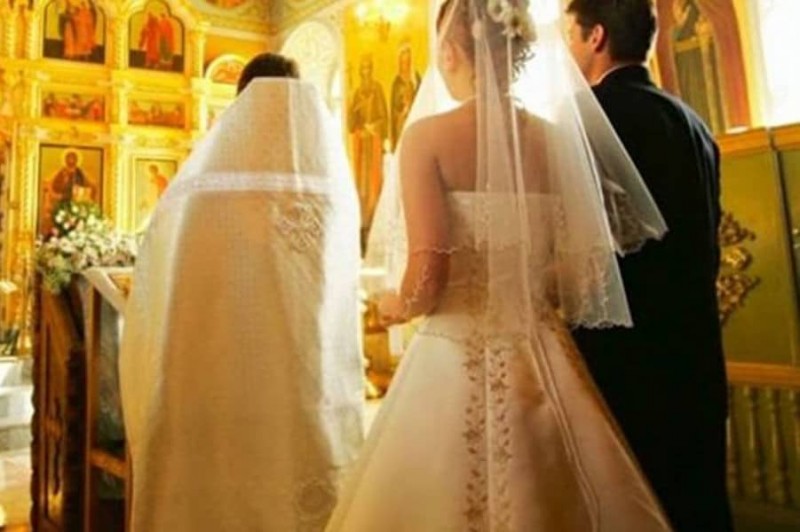 Γάμος: Γιατί κατά την ώρα του κοινού ποτηρίου πίνει και ο κουμπάρος κρασί