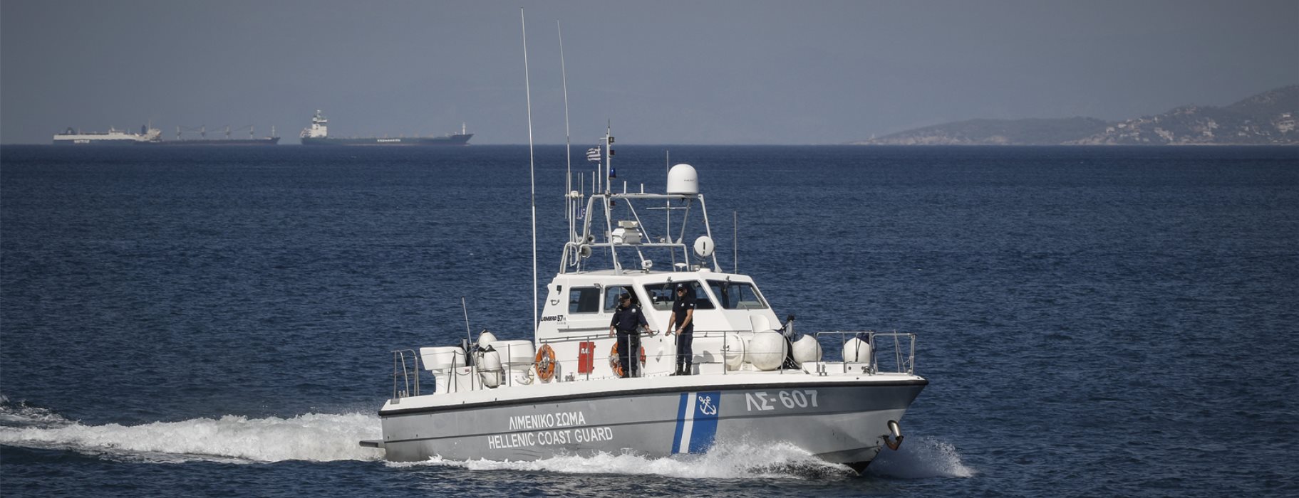 Βόλος: Αναποδογύρισε βάρκα από τον αέρα – Στη θάλασσα τρεις νέοι
