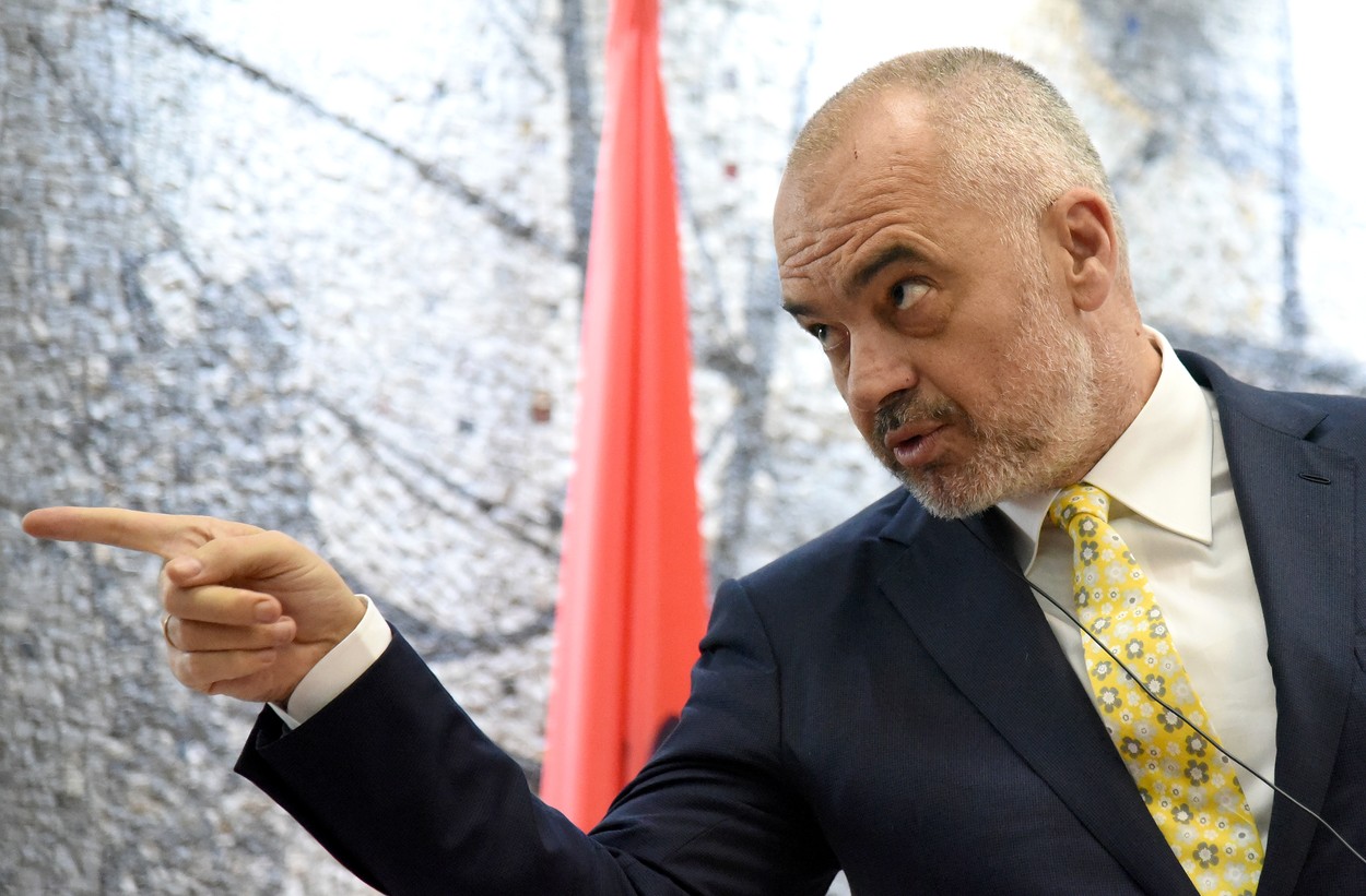 Ο Ράμα ζητά την παρέμβαση ξένων διπλωματών για την εκτόνωση της έντασης στην Αλβανία