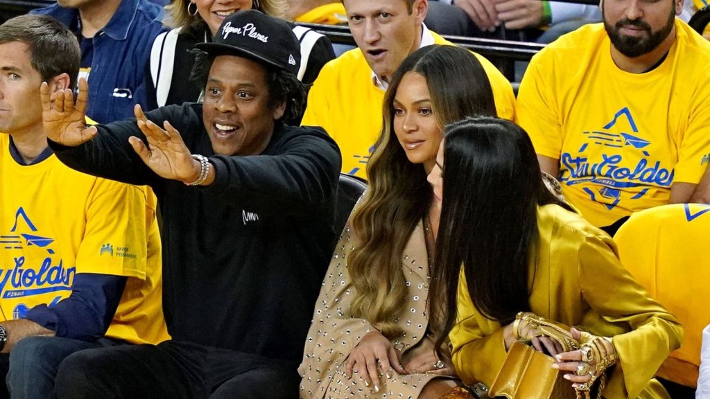 Απειλητικά μηνύματα για τη ζωή της δέχεται η γυναίκα που μίλησε στο Jay Z μπροστά στην Beyonce