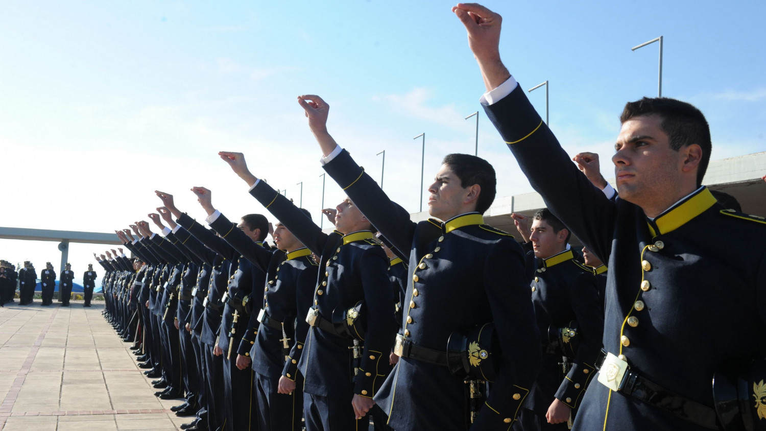Το αλβανικό υπουργείο Άμυνας δίνει υποτροφίες για φοίτηση στις ελληνικές στρατιωτικές Σχολές