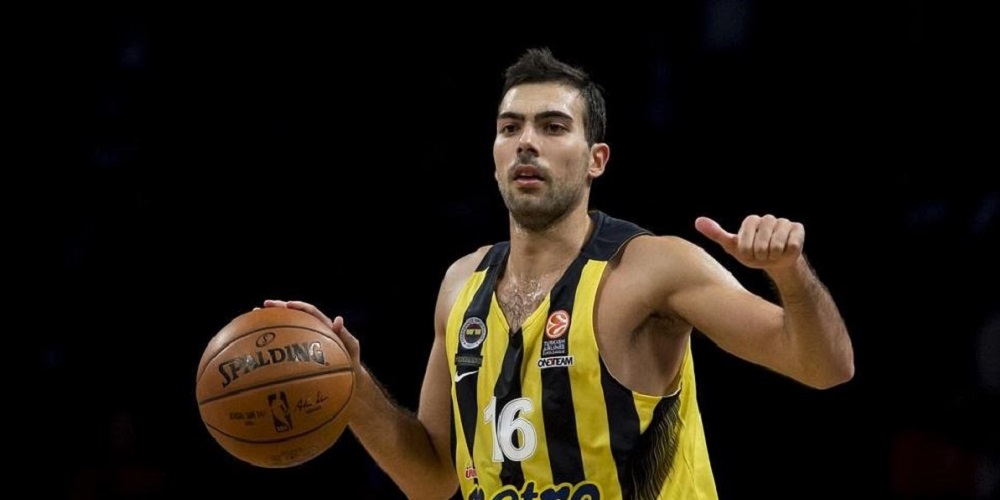 Δύσκολες ώρες για τον Κώστα Σλούκα – Πέθανε ο πατέρας του