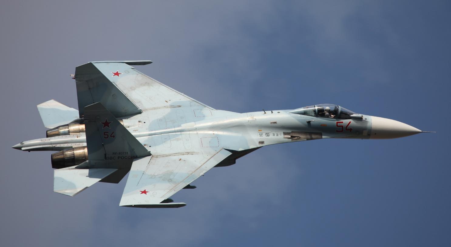 Βίντεο: Ρωσικό Su-27 αναχαιτίζει αμερικανικό και σουηδικό αεροσκάφος