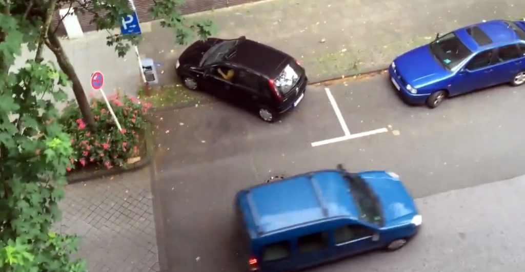 To χειρότερο παρκάρισμα και το επικό σημείωμα στη Θεσσαλονίκη (φωτό)