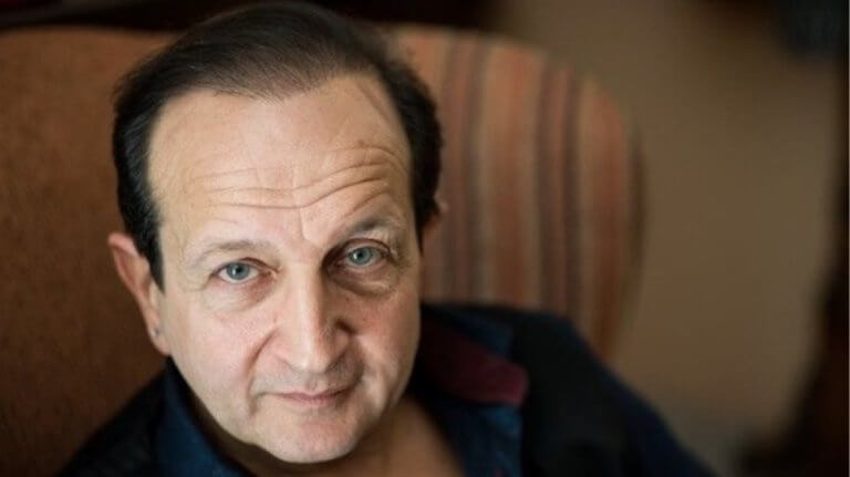 Το ξέσπασμά του Σπ. Μπιμπίλα – «Αυτή είναι η φωτογραφία που «αποδεικνύει» ότι μοιάζει στον Μ. Αλέξανδρο!  (βίντεο)