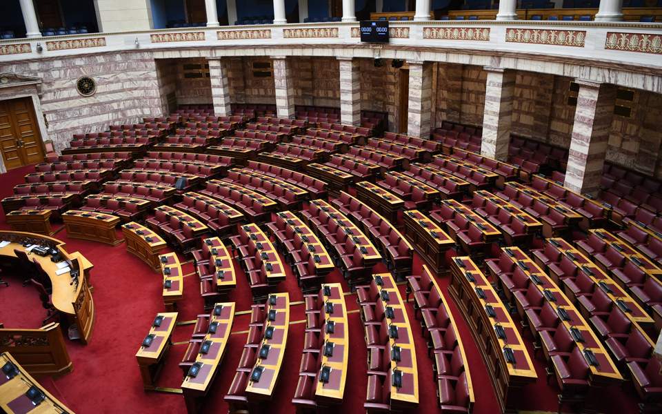 Παρά τις μετατάξεις υπαλλήλων έχασαν και στη Βουλή – Η ΝΔ πρώτη και ο ΣΥΡΙΖΑ τρίτος