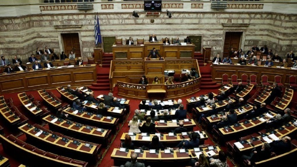 Η Βουλή που έκλεισε σε αριθμούς: Διαλύθηκαν τρεις κοινοβουλευτικές ομάδες – Με 151 ο ΣΥΡΙΖΑ