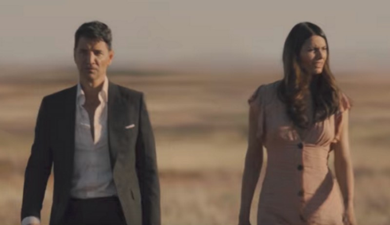 Σάκης Ρουβάς και Ηλιάνα Παπαγεωργίου μαζί σε βίντεο κλιπ – Φιλιά και ερωτικοί χοροί (βίντεο)