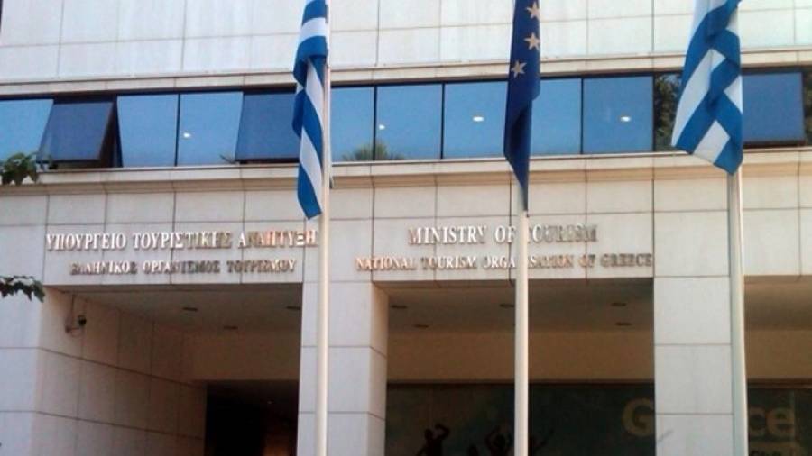 Απίστευτο: Συνεχίζεται ο χορός των ρουσφετιών – Ανανεώνουν συμβάσεις ειδικών συνεργατών που λήγουν μετά τις εκλογές