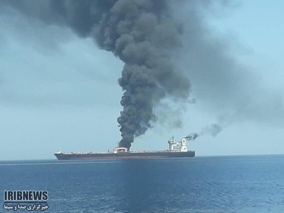 Κρίση στον Κόλπο: Το Ιράν ισχυρίζεται ότι βυθίστηκε το ένα τάνκερ – Η εταιρεία το διαψεύδει – Το πετρέλαιο «στα ύψη»