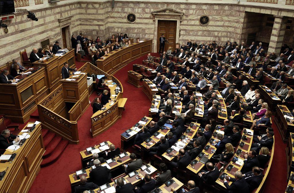 «Αδανόητα» ρουσφέτια ΣΥΡΙΖΑ – Ανανεώνουν ακόμα και συμβάσεις που δεν έχουν λήξει