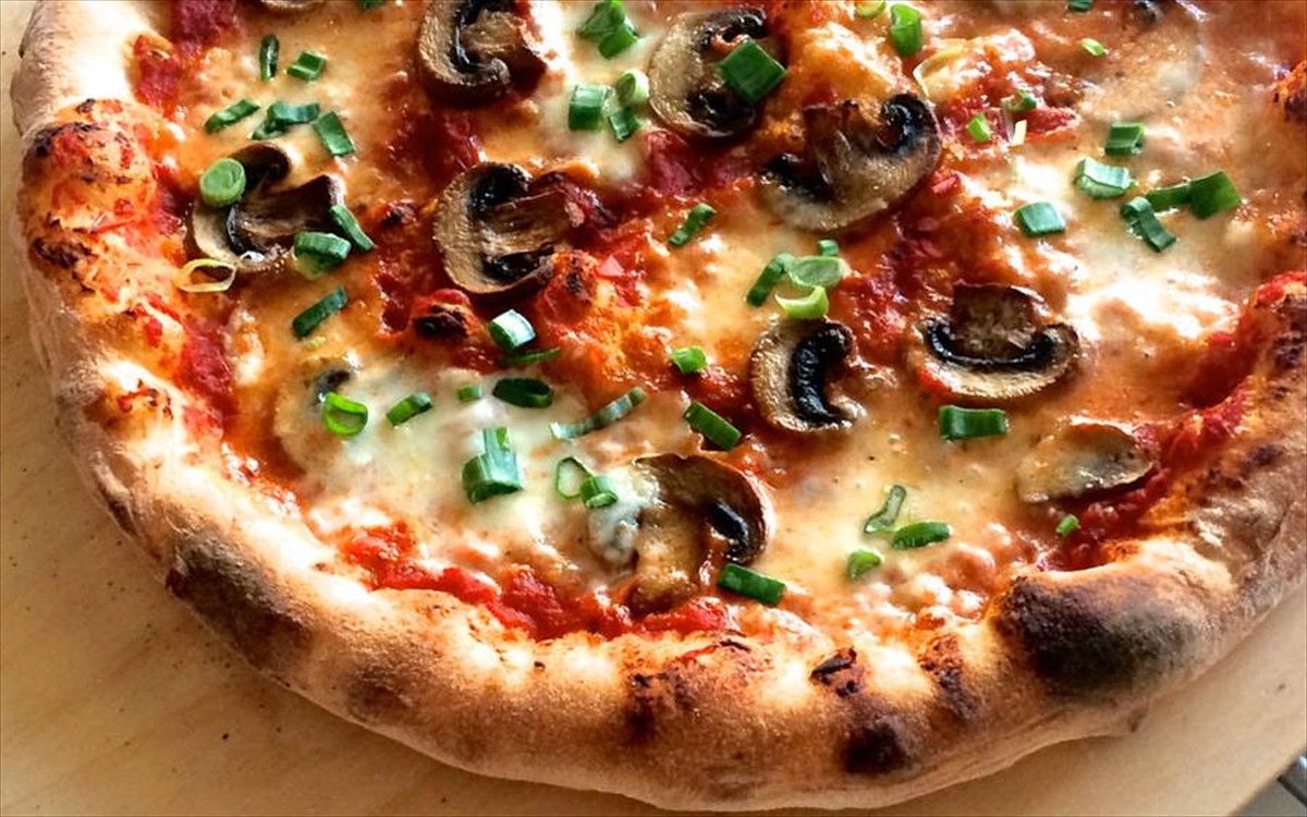Μαγαζί προσφέρει δωρεάν πίτσα εάν… δεν ασχολείστε με το κινητό σας όσο τρώτε