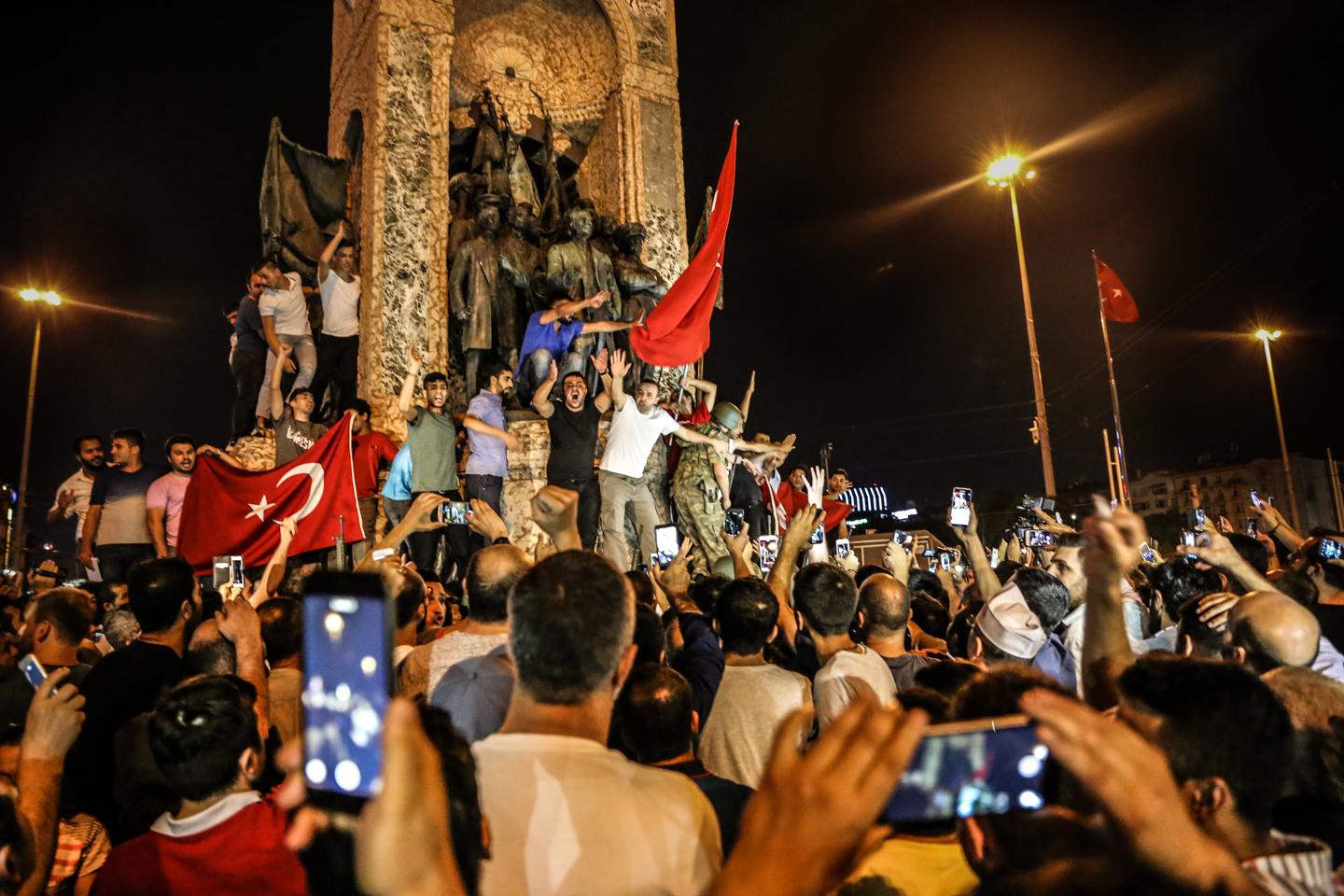 «Σφραγίζεται» η έξοδος της Τουρκίας από το δυτικό «μπλοκ» στις 15 Ιουλίου – Μανιφέστο Ρ.Τ.Ερντογάν