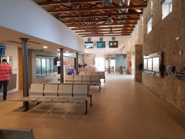 Στολίδι αρχιτεκτονικής: Ο ελληνικός σταθμός ΚΤΕΛ που ντρέπεσαι να μπεις (φωτό)