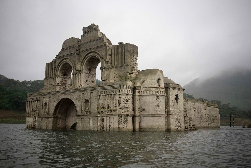 Αναδυόμενος ναός φάντασμα 400 ετών! (φωτο)