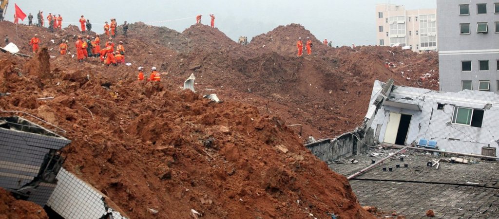 Ανυπολόγιστες ζημιές από τις κατολισθήσεις στην Κίνα – «Χάος» από την κακοκαιρία (βίντεο)