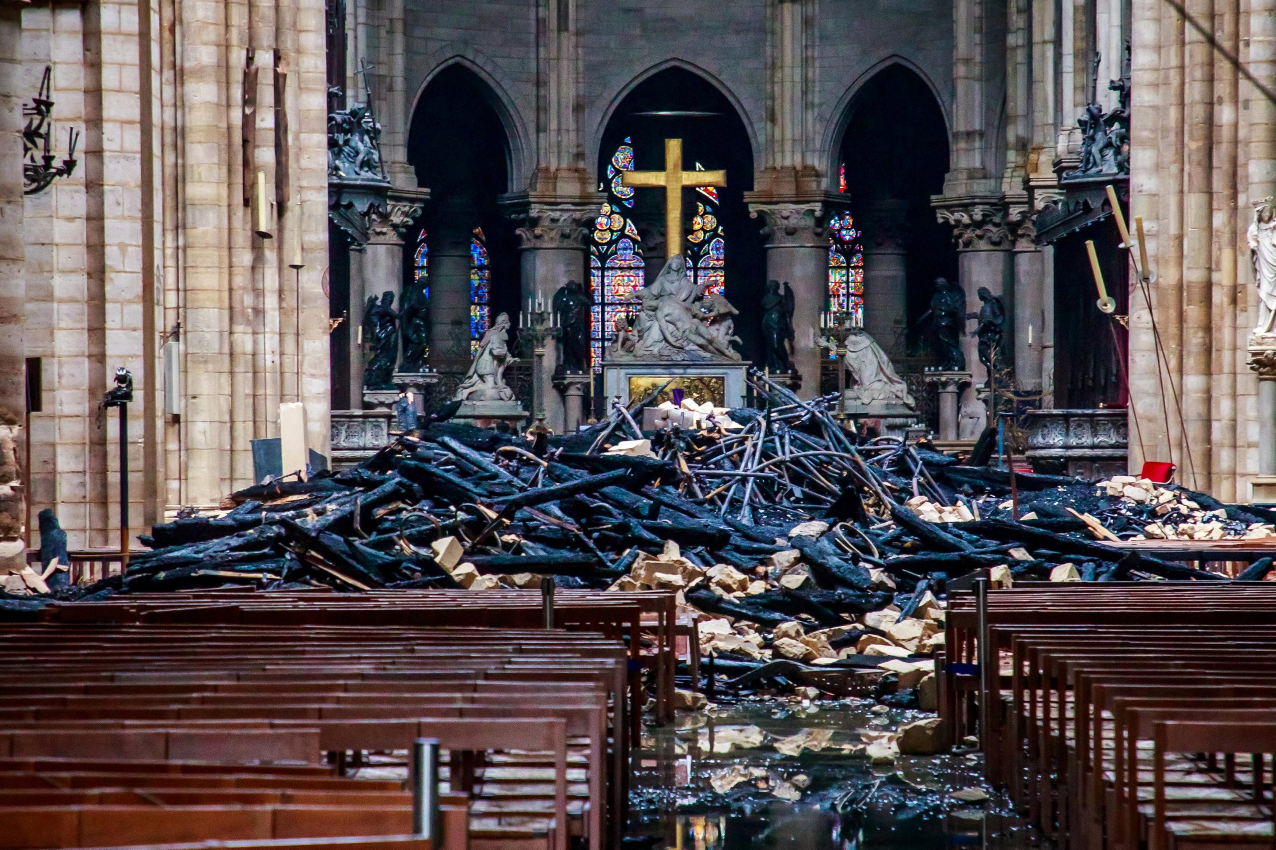Παναγία των Παρισίων: Σήμερα η πρώτη λειτουργία μετά την πυρκαγιά