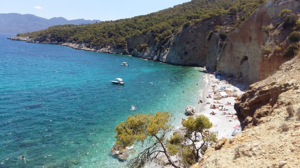 Αγκίστρι: Ένας μικρός πράσινος παράδεισος με εξωτικές παραλίες (φωτο)