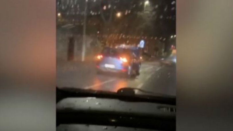 Μεθυσμένος οδηγός έκανε βόλτα με το καπό του αυτοκινήτου ανοιχτό για… 8 χιλιόμετρα (βίντεο)