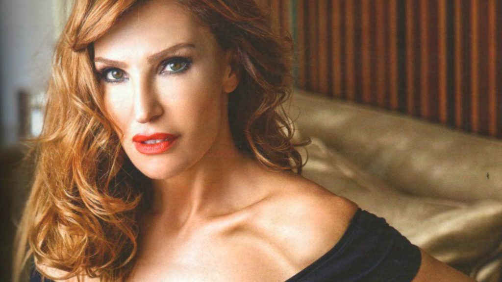 Βίκυ Χατζηβασιλείου: Ποζάρει με λευκό μαγιό και «αναστατώνει» τον ανδρικό πληθυσμό (φωτο)