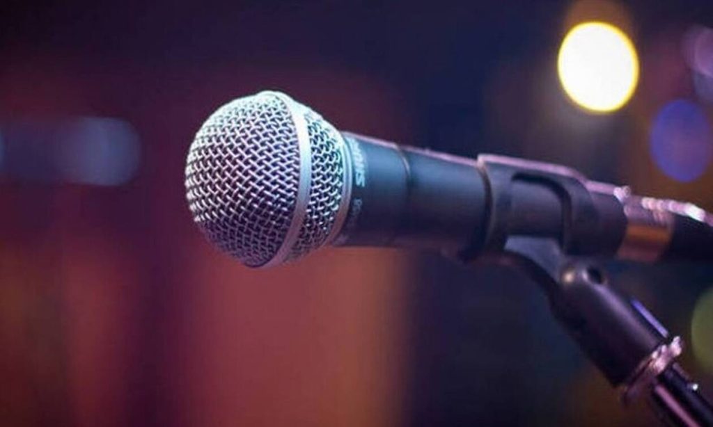 Έλληνας τραγουδιστής αποκαλύπτει: «Υπήρξα “Greek Καμάκι”!» (βίντεο)