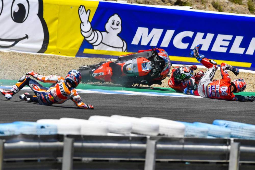 Χαμός στο παγκόσμιο πρωτάθλημα Moto GP – Ανατριχιαστική καραμπόλα (βίντεο)