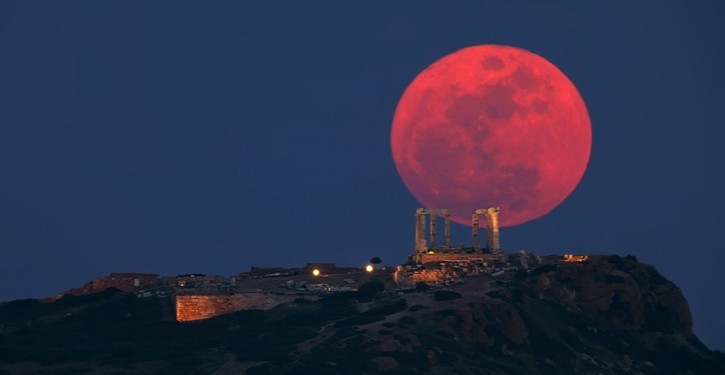 Πανσέληνος της Φράουλας: Το εντυπωσιακό φεγγάρι θα δεσπόζει απόψε στον ουρανό (βίντεο)