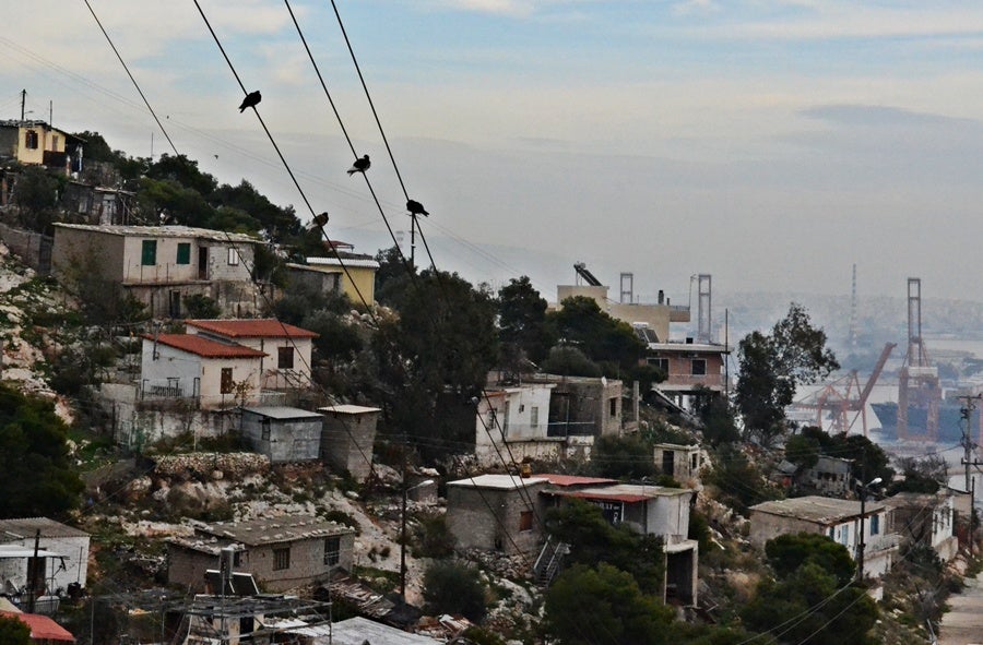 Πέραμα: Η δραματική πραγματικότητα λίγο πριν τις εκλογές- «Μοιάζει με φαβέλα -Δεν υπάρχει μέλλον εδώ»