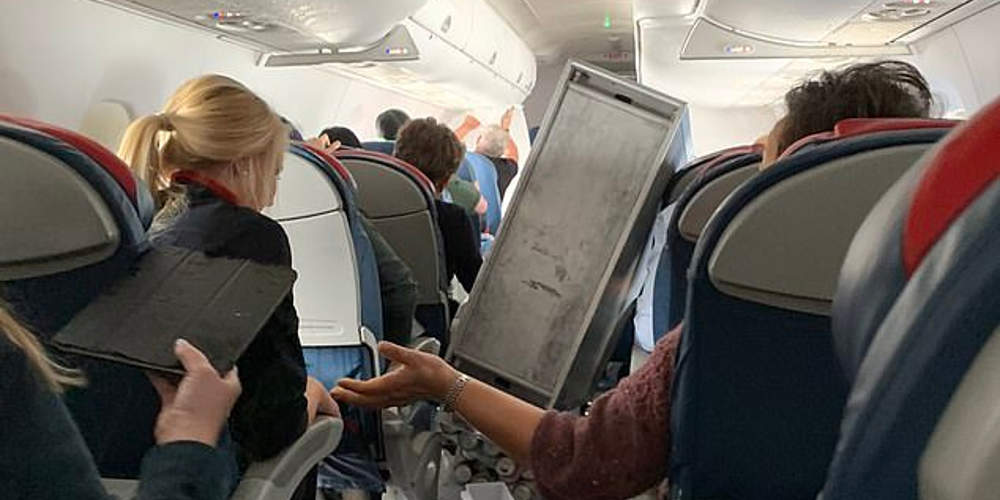 Τρόμος σε πτήση από Κόσοβο προς Ελβετία – Αεροσυνοδός «απογειώθηκε» από τις αναταράξεις (βίντεο)