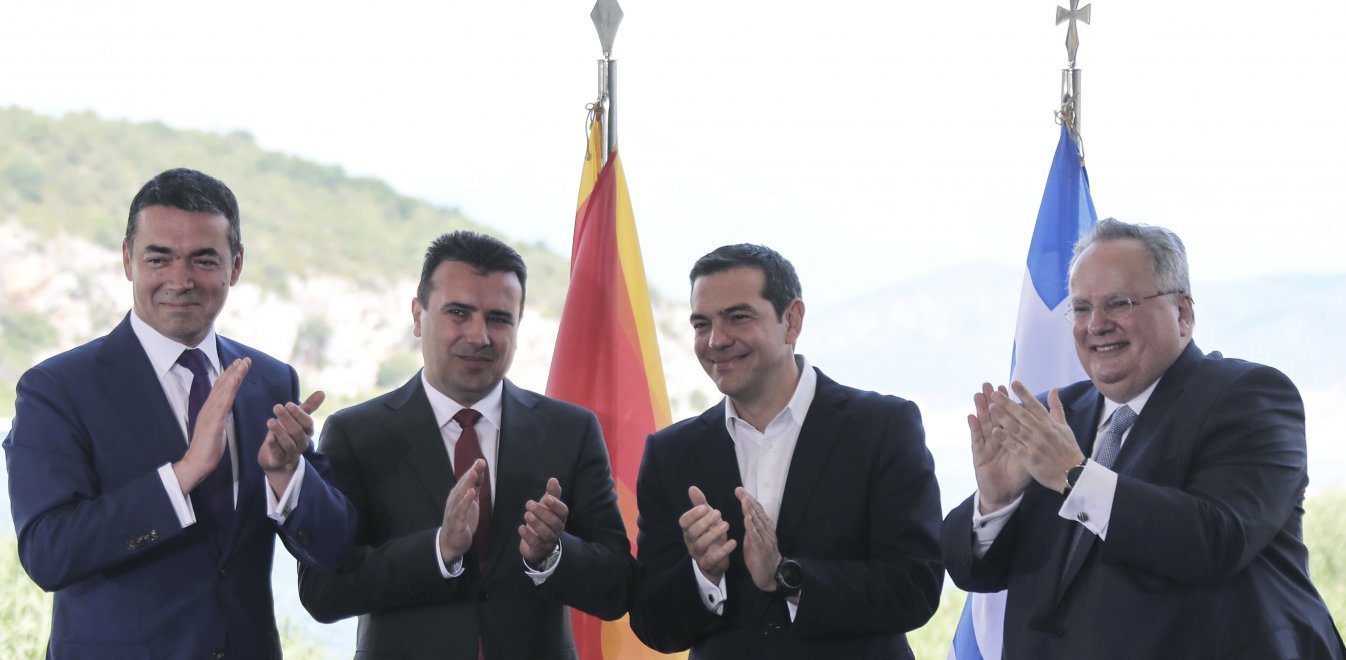 Πρέσπες, ένα έτος μετά: Ο Κοτζιάς πανηγυρίζει, ο Τσίπρας είναι πρωθυπουργός & ο Κυριάκος δηλώνει «σεβασμό» στη Συμφωνία