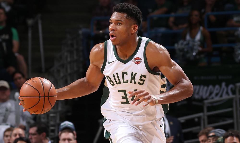 Συγκινεί η ανάρτηση του Αντετοκούνμπο για τον πατέρα του (φωτο)