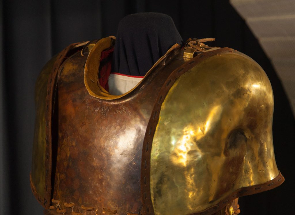 Η αρχαιότερη άθικτη και πλήρης πανοπλία του πλανήτη είναι ελληνική! (φωτο)