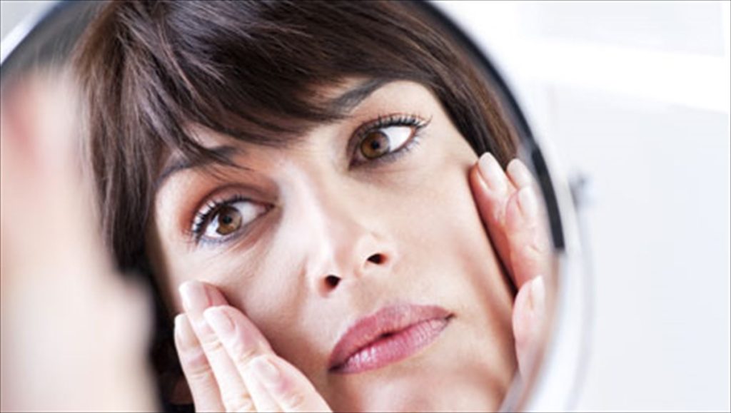 Με αυτά τα τρόφιμα θα εξαφανίσεις τους μαύρους κύκλους