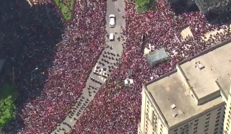 Τορόντο: Πυροβολισμοί στους πανηγυρισμούς για τους Ράπτορς – Ποδοπατήθηκε κόσμος – Η στιγμή του πανικού (βίντεο)