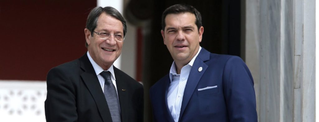 Φυγομαχούν Α.Τσίπρας και Ν.Αναστασιάδης & ο Κ.Μητσοτάκης «σφυρίζει αδιάφορα»: «Μη δραματοποιούμε την κατάσταση»