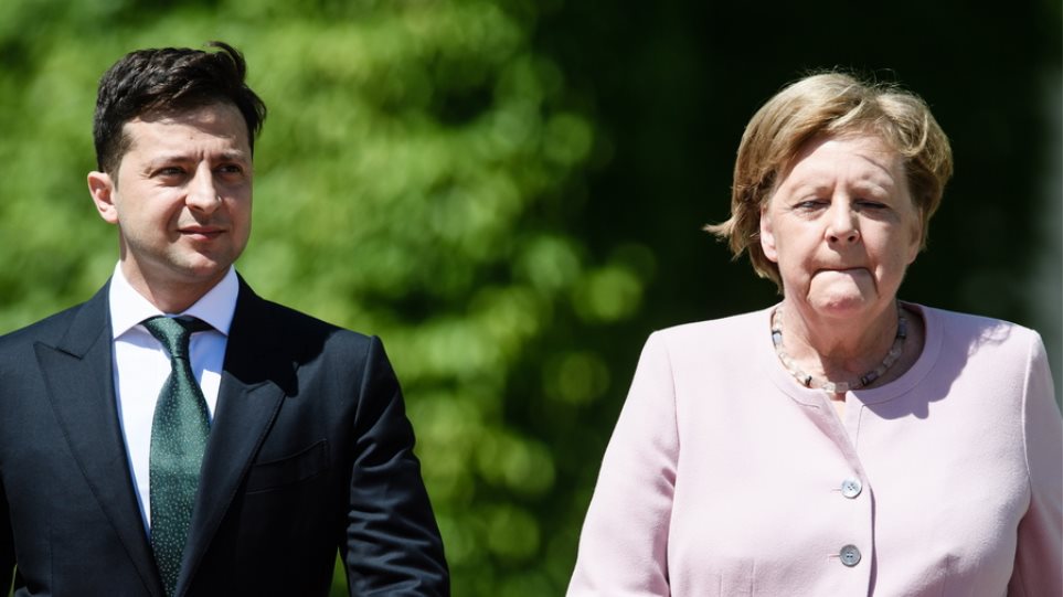 Α.Μέρκελ – Ανησυχία για την υγεία της: Άρχισε να τρέμει ενώ υποδεχόταν τον πρόεδρο της Ουκρανίας! – Δείτε το βίντεο