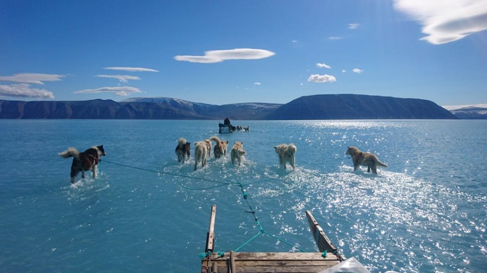 Μια φωτογραφία από τη Γροιλανδία αποκαλύπτει τους κινδύνους της κλιματικής αλλαγής (φωτο)