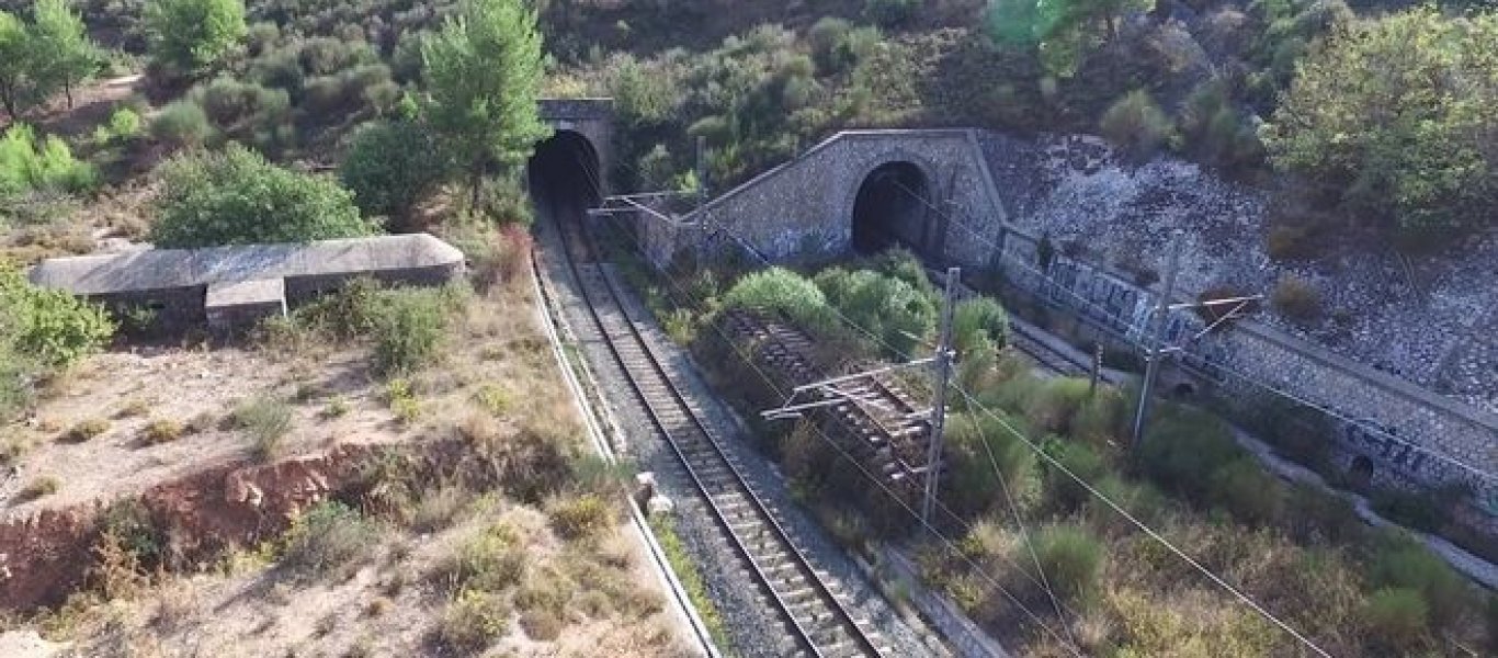 Τα πυροβολεία του Ι.Μεταξά για τον έλεγχο της σιδηροδρομικής γραμμής που ένωνε την Αττική με τη Β.Ελλάδα (βίντεο)