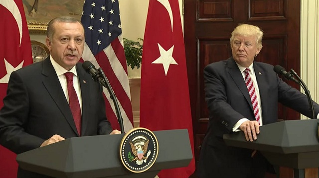 Bloomberg: Οι ΗΠΑ ετοιμάζουν σκληρές κυρώσεις στην τουρκική αμυντική βιομηχανία για τους S-400