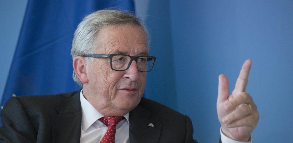 Z.K.Γιούνκερ για Καραμανλή: «Παραποιημένα τα στοιχεία από το 2004 έως το 2009» για να δικαιολογήσει τα μνημόνια