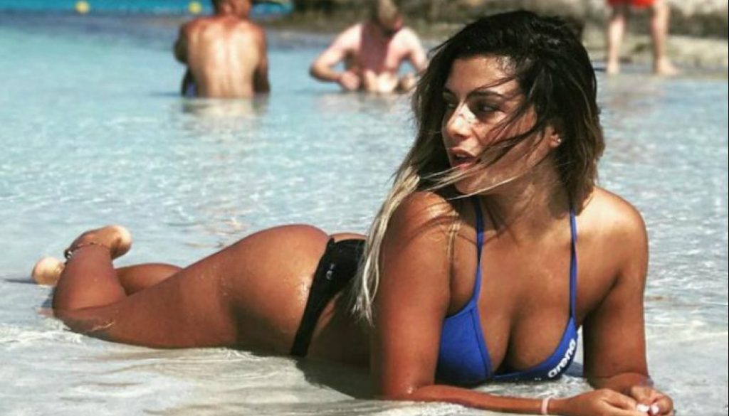 Η Ελευθερία Ελευθερίου «τρέλανε» τη Νάξο με τις καμπύλες της – «Κόλαση» με το «θανατηφόρο» μαγιό της (φώτο)