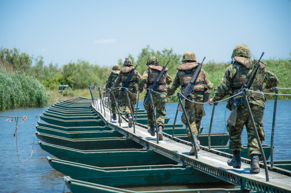 Ο ΕΣ ετοιμάζεται για αντεπίθεση στον Έβρο: Ασκήσεις διάβασης υδάτινων κωλυμάτων (φωτό)