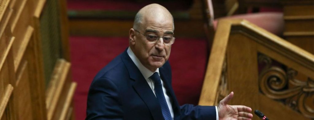 Πρωινός περίπατος για τον Νίκο Δένδια στη Γλυφάδα (φώτο)