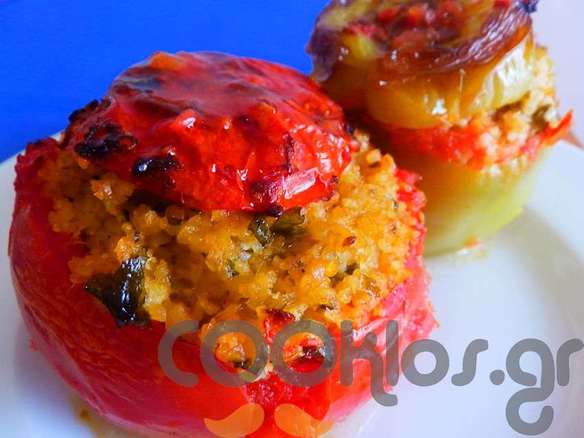 Η συνταγή της ημέρας: Ντομάτες και πιπεριές γεμιστές με πλιγούρι