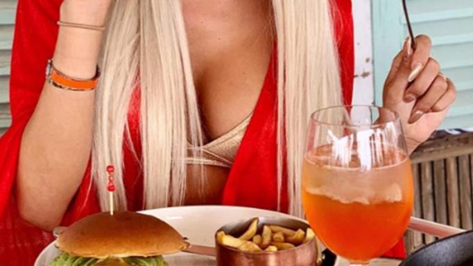 Με το αβυσσαλέο ντεκολτέ της μοίρασε απλόχερα «εγκεφαλικά» στον ανδρικό πληθυσμό! (φώτο)