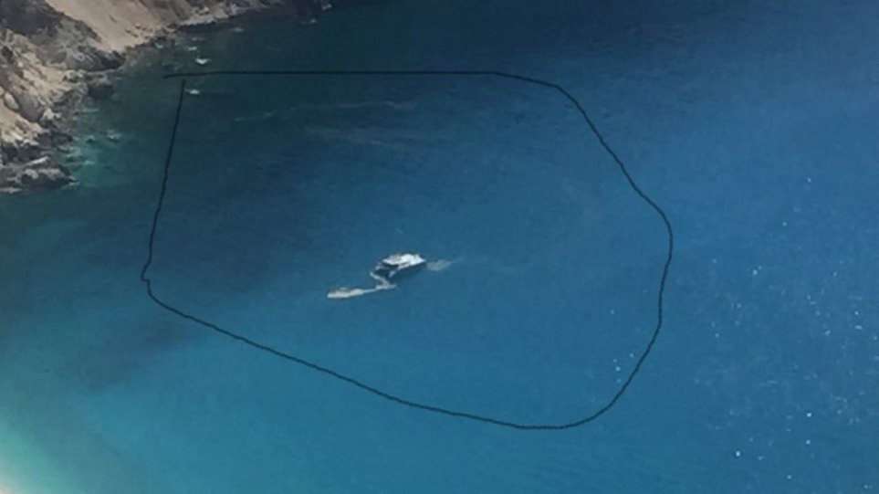 Σκάφος ρυπαίνει με απόβλητα τον Μύρτο! – Φωτογραφίες ντοκουμέντο (φωτο)