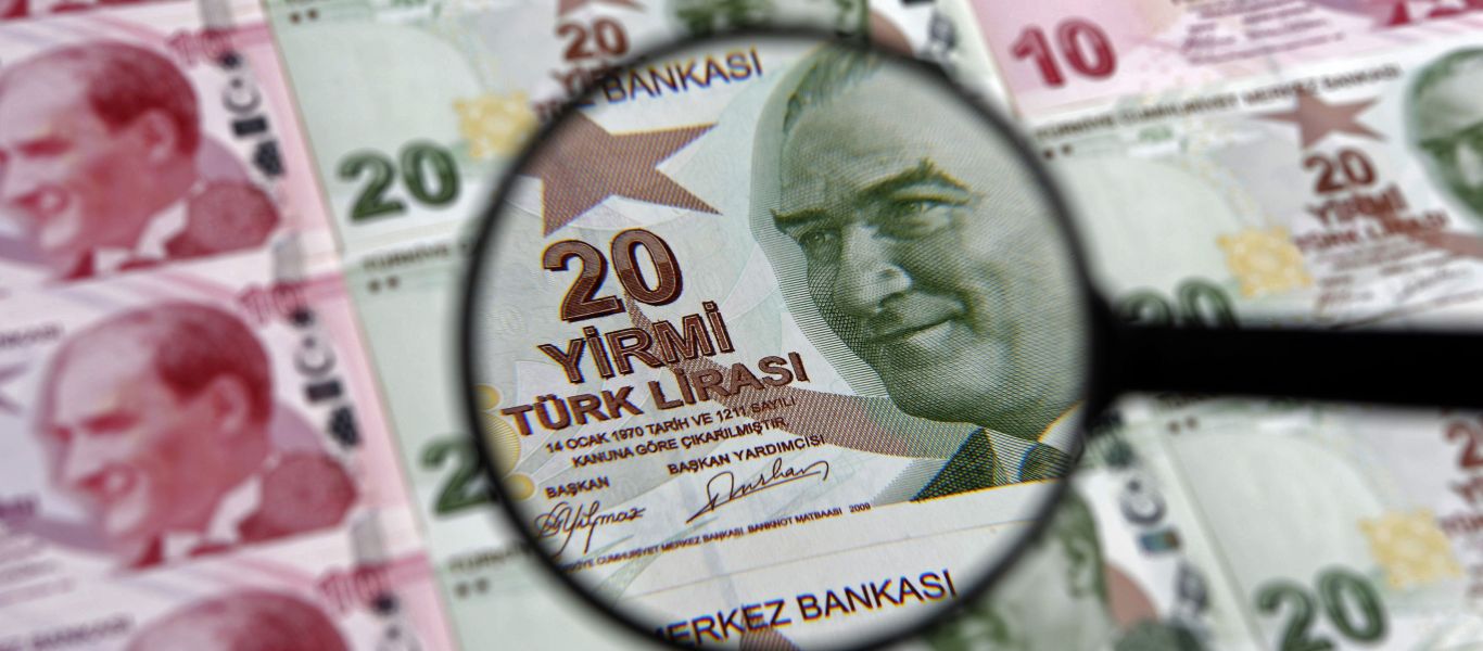 «Βουτιά» της τουρκικής λίρας μετά από δημοσίευμα για αμερικανικές κυρώσεις